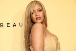 Rihanna Again Teases New Album ‘R9’: ‘It’s Gonna Be Amazing’ featured image