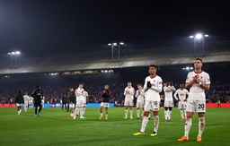 ‘Just get off the pitch’…Jamie Carragher rips into on Manchester United player for what he did at full-time at Crystal Palace featured image