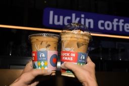 luckin coffee launches 1 for 1 promo & new Christmas drinks featured image