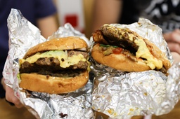 Five Guys Singapore review – Smashburgers & thick shake featured image