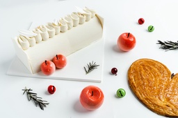 Best Christmas Cakes For 2023 In Singapore featured image