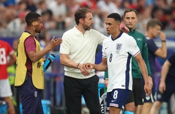 ‘Seems strange’ – Robbie Fowler cannot believe Gareth Southgate’s treatment of Trent Alexander-Arnold featured image